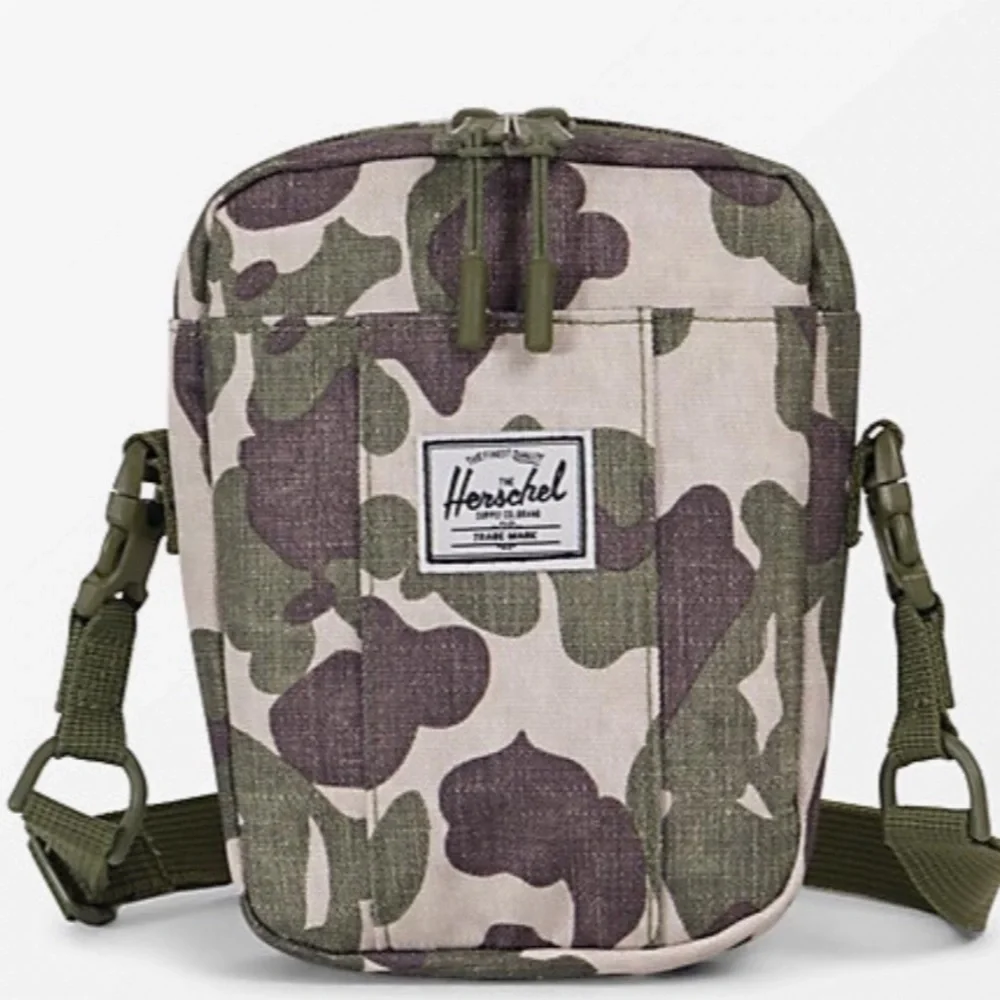 Unisex Herschel Cruz Crossbody Camo Bag - Picture 3 of 9